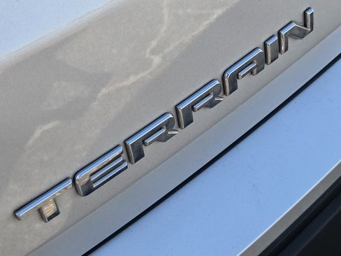 Used 2018 GMC Terrain SLE FWD image 18