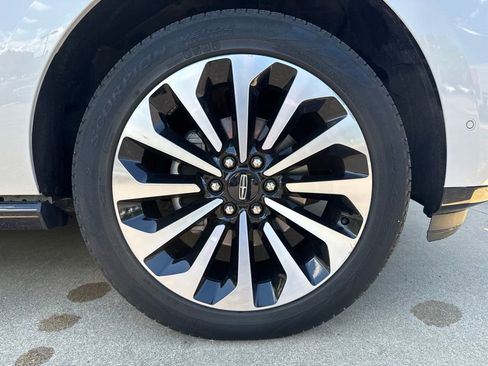 Used 2023 Lincoln Navigator Reserve AWD/4WD image 25