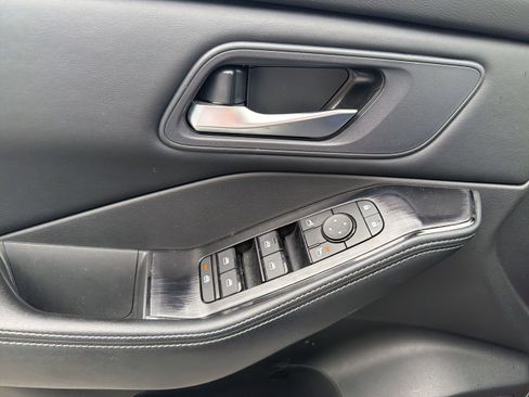 Used 2024 Nissan Rogue SV FWD image 12