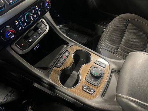 Used 2023 GMC Acadia SLE w/ Driver Convenience Package AWD/4WD image 17
