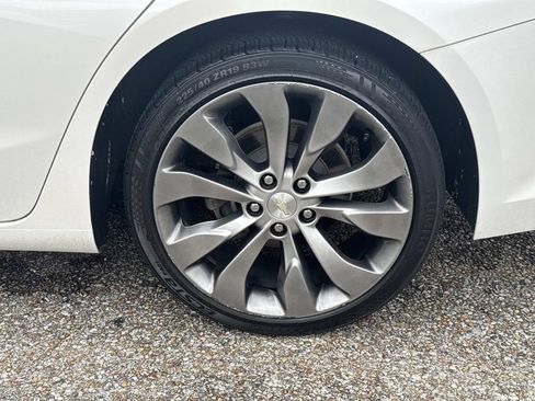Used 2016 Chevrolet Malibu Premier w/ Driver Confidence Package FWD image 4