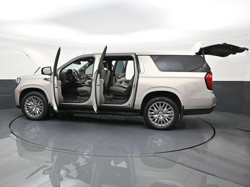 Used 2023 GMC Yukon XL SLT w/ SLT Luxury Package RWD image 29