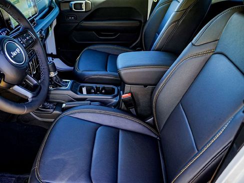 New 2025 Jeep Gladiator Sport image 15