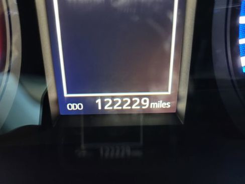 Used 2016 Toyota Highlander XLE image 3