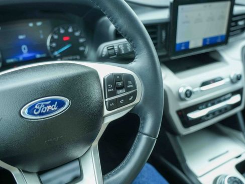 Used 2023 Ford Explorer XLT AWD/4WD image 33