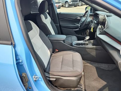 Certified 2024 Chevrolet Trax RS FWD image 41