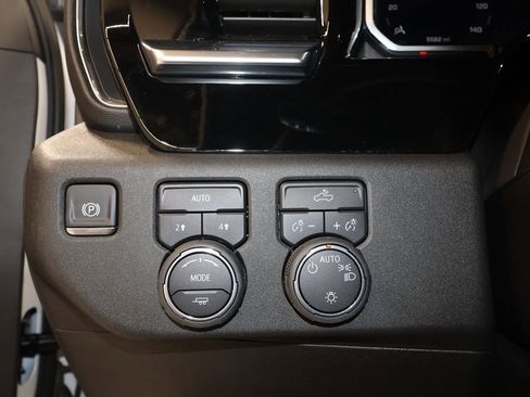 Used 2026 Chevrolet Silverado 1500 LT image 11