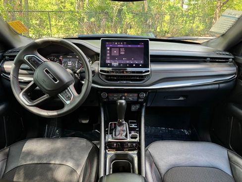 Used 2024 Jeep Compass Trailhawk AWD/4WD image 11