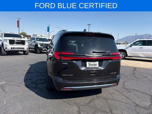 Used 2022 Chrysler Pacifica Limited FWD image 10