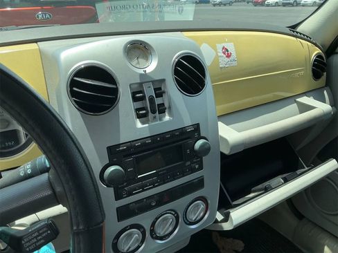 Used 2007 Chrysler PT Cruiser Limited FWD image 4
