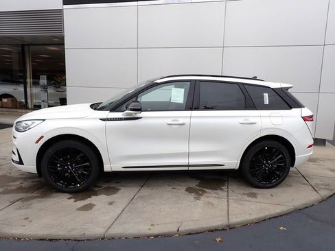 New 2026 Lincoln Corsair Reserve image 2