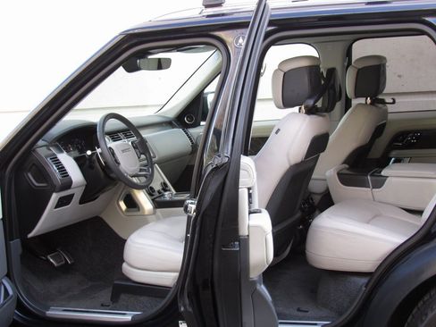 Used 2019 Land Rover Range Rover Autobiography image 14