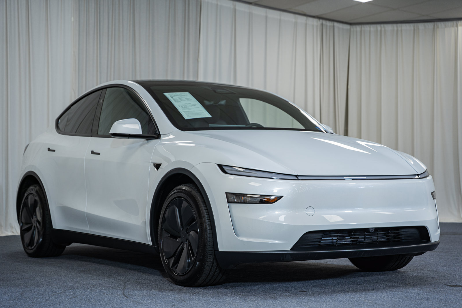 Used 2026 Tesla Model Y AWD image 1