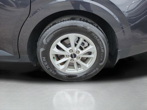 Certified 2024 Kia Carnival LX image 8