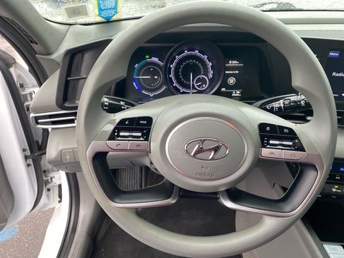 Used 2021 Hyundai Elantra Blue image 10