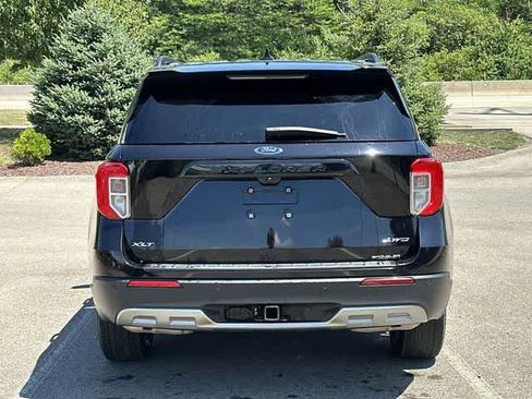 Used 2023 Ford Explorer XLT w/ Equipment Group 202A AWD/4WD image 4