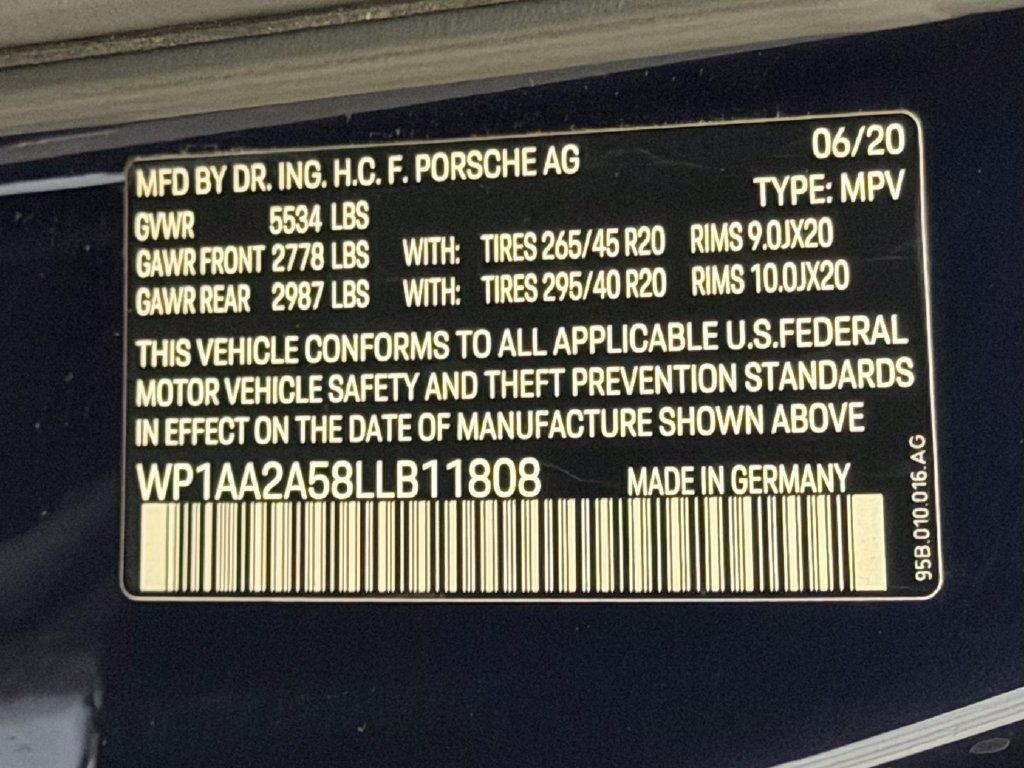 Certified 2020 Porsche Macan AWD/4WD image 25