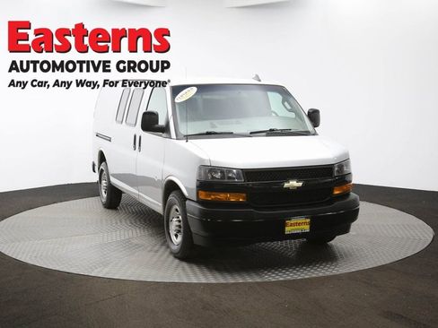 Used 2018 Chevrolet Express 2500 w/ Enhanced Convenience Package image 45