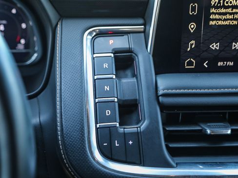 Used 2024 GMC Yukon AT4 w/ AT4 Premium Package AWD/4WD image 17