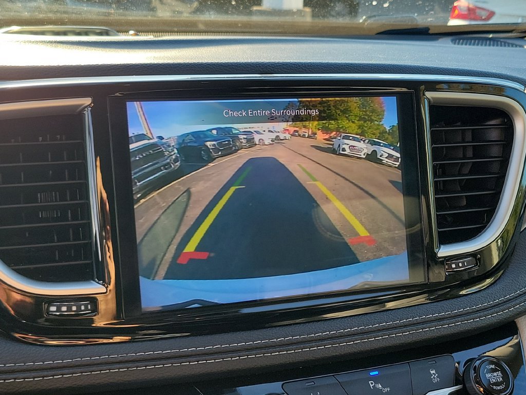 Used 2024 Chrysler Pacifica Limited FWD image 33