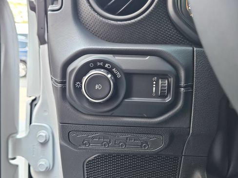 Used 2025 Jeep Wrangler Unlimited Rubicon AWD/4WD image 20