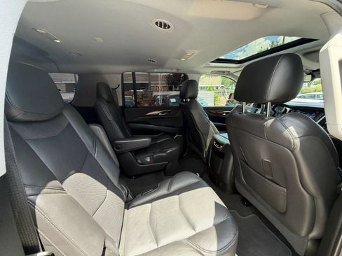Used 2020 Cadillac Escalade ESV Luxury RWD image 15