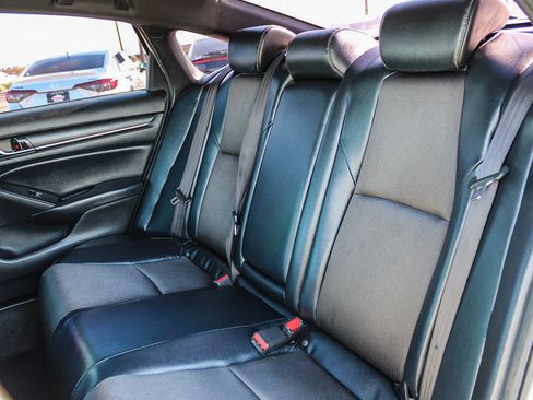 Used 2018 Honda Accord Sport image 18