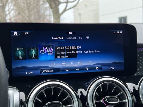 Certified 2025 Mercedes-Benz GLB 250 4MATIC image 23