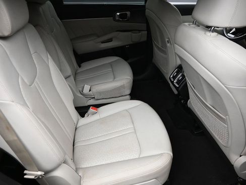 Used 2023 Kia Sorento SX Prestige image 9