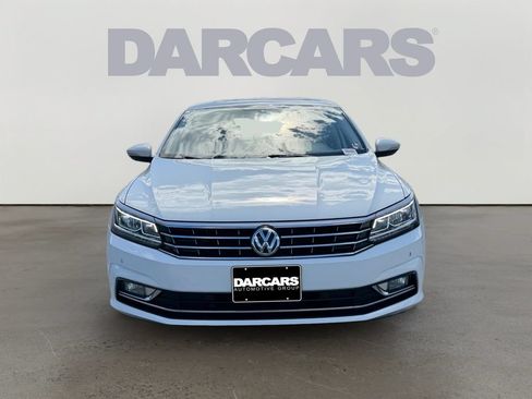 Used 2018 Volkswagen Passat 2.0T SE FWD image 2