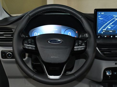 Used 2024 Ford Escape Platinum AWD/4WD image 23