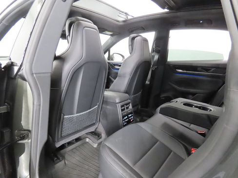 Certified 2025 Porsche Macan 4S Electric AWD/4WD image 45