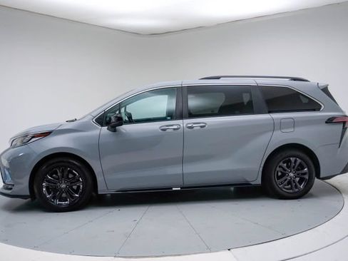 Used 2024 Toyota Sienna XSE AWD/4WD image 5