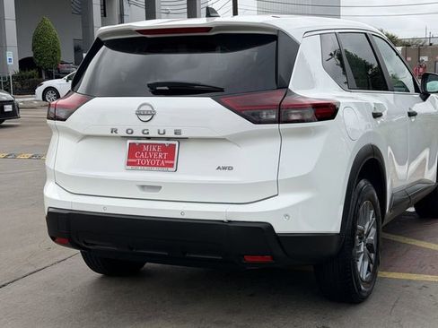 Used 2024 Nissan Rogue S image 7