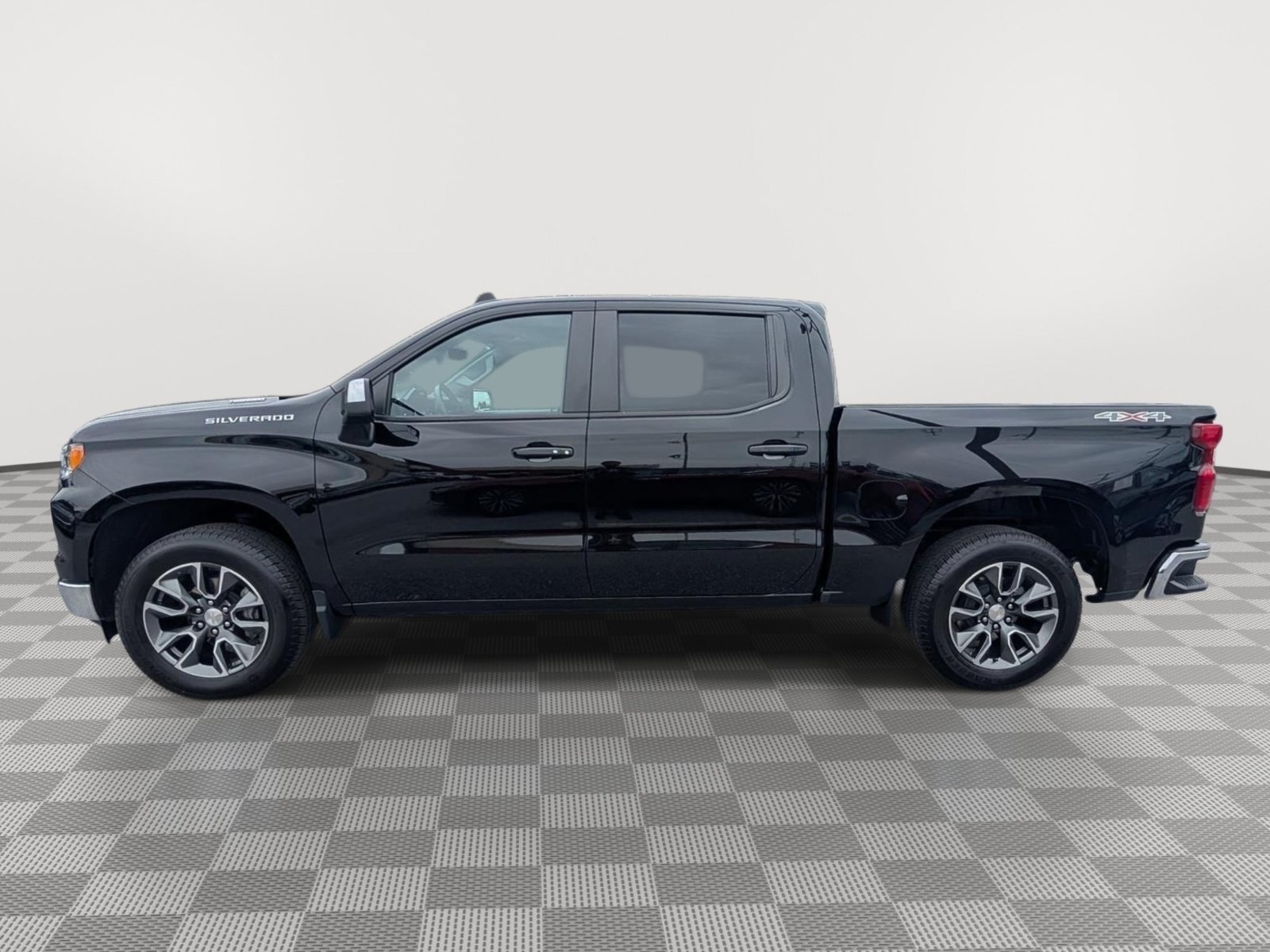 Used 2025 Chevrolet Silverado 1500 LT AWD/4WD image 2