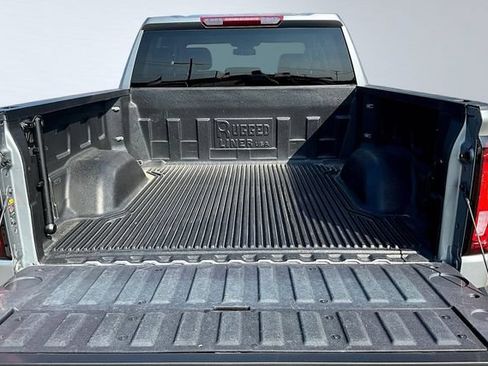 Used 2025 GMC Sierra 1500 SLT AWD/4WD image 8
