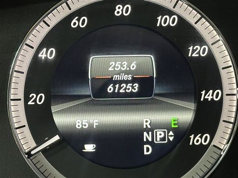 Used 2013 Mercedes-Benz E 350 4MATIC Sedan image 27