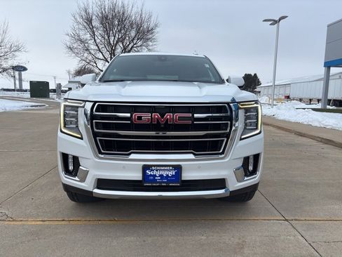 Used 2021 GMC Yukon SLT w/ SLT Luxury Plus Package image 3