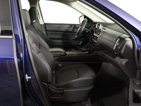 Used 2024 Nissan Pathfinder SV image 26