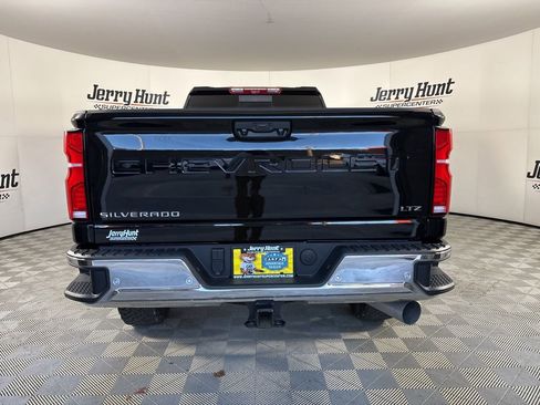 Used 2025 Chevrolet Silverado 3500 LTZ w/ LTZ Premium Package image 5