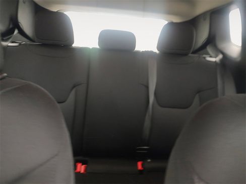 Used 2023 Jeep Renegade Latitude image 13