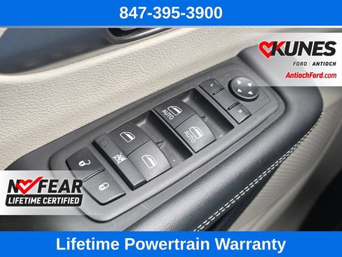 Used 2024 Chrysler Pacifica Touring-L FWD image 42
