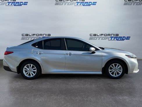 Used 2025 Toyota Camry LE w/ Convenience Package FWD image 4