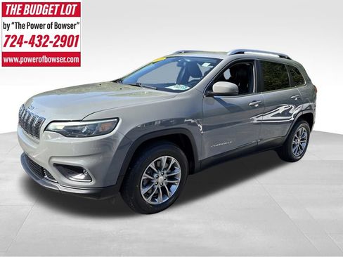 Used 2019 Jeep Cherokee Latitude Plus w/ Cold Weather Group AWD/4WD image 1