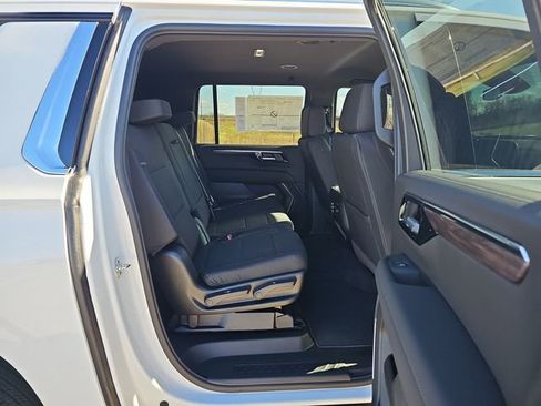New 2026 Chevrolet Suburban LS RWD image 27