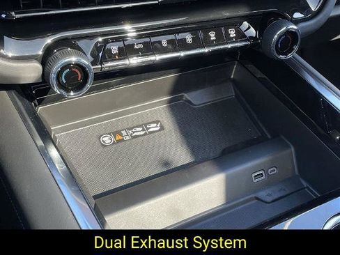 New 2025 Chevrolet Suburban High Country image 39