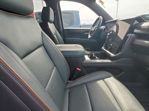 Used 2026 GMC Yukon XL AT4 w/ LPO, Floor Liner Package image 4