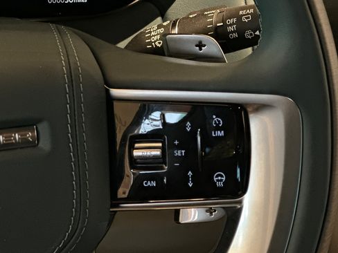 New 2025 Land Rover Range Rover SV image 28