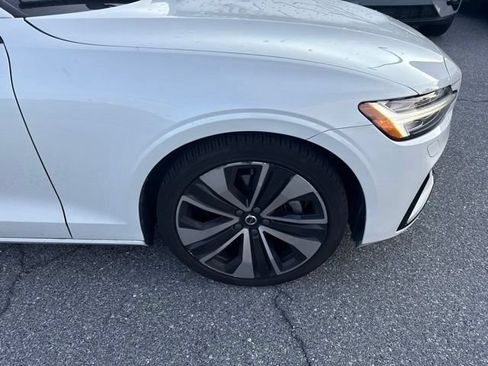 Used 2022 Volvo S60 B5 Momentum w/ Premium Package AWD/4WD image 2