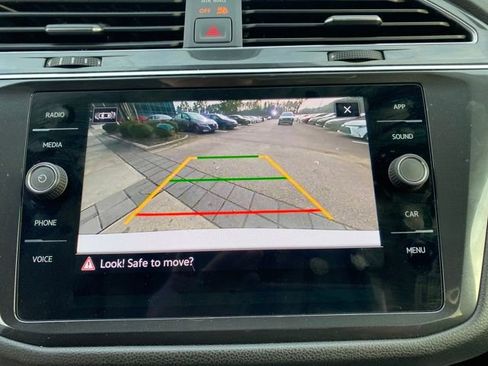 Used 2022 Volkswagen Tiguan SE image 12